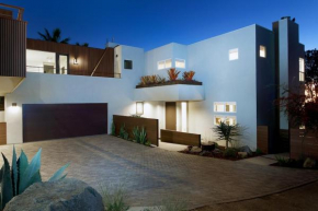 Grandview Getaway, Luxury 4BR, Ocean View, Fire Pit